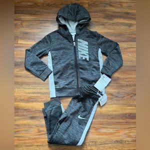 NWT Boys size 4T Nike set